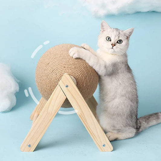 Balle à griffer en sisal pour chat. Résistante et idéale pour protéger vos meubles tout en amusant votre chat.